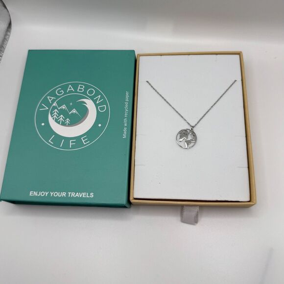 Vegabond Life world map pendant necklace stainless steel waterproof collectible - Picture 1 of 11